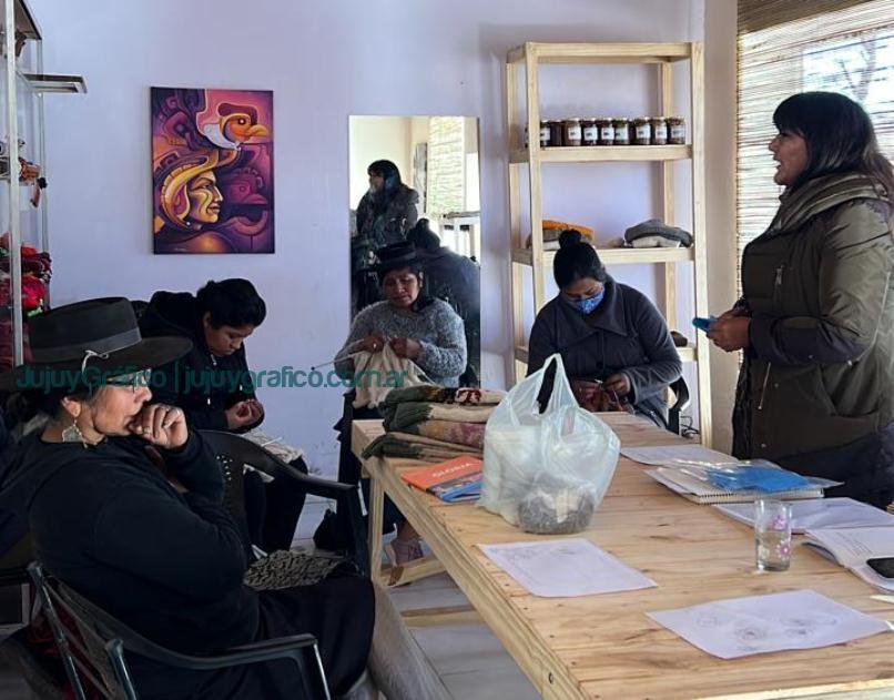 Fomentando la Economía Popular en Jujuy a través del Tejido y las Artesanías 13 Fomentando la Economía Popular en Jujuy a través del Tejido y las Artesanías 13